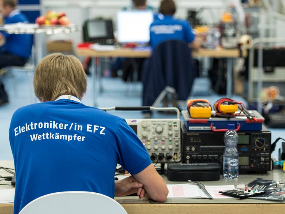 Elektroniker im Wettkampf an den SwissSkills 2014 in Bern.