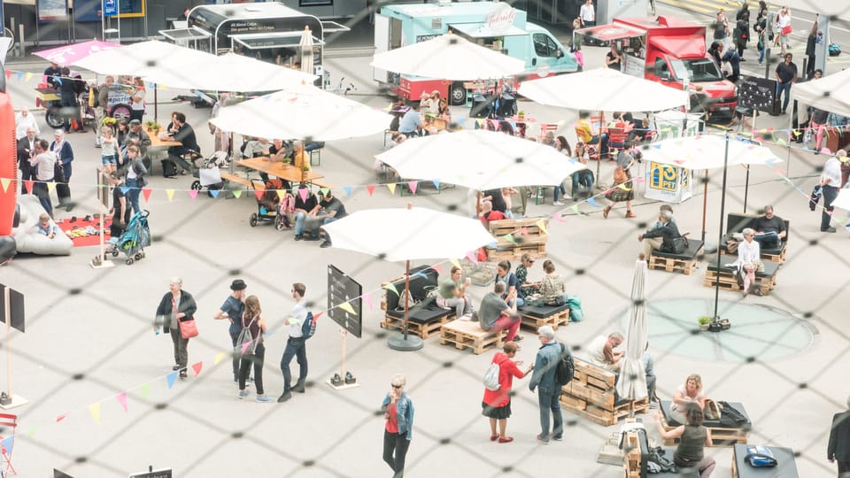 SRF Publikumstag auf dem Meret Oppenheim Platz.
