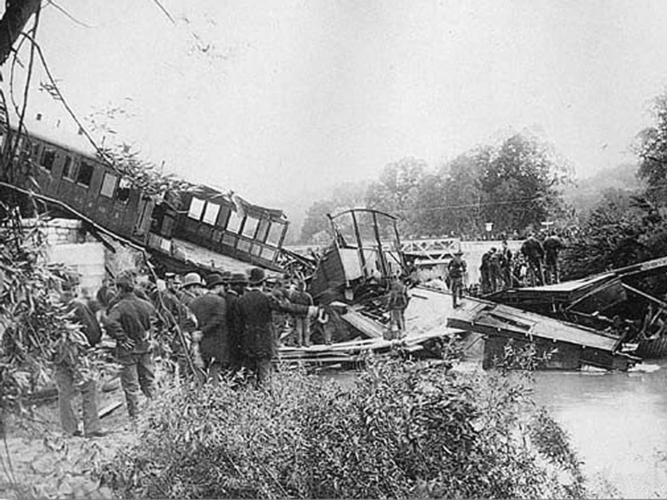 Die Trümmer der Brücke nahe Münchenstein in der Birs nach dem Einsturz am 14. Juni 1891.