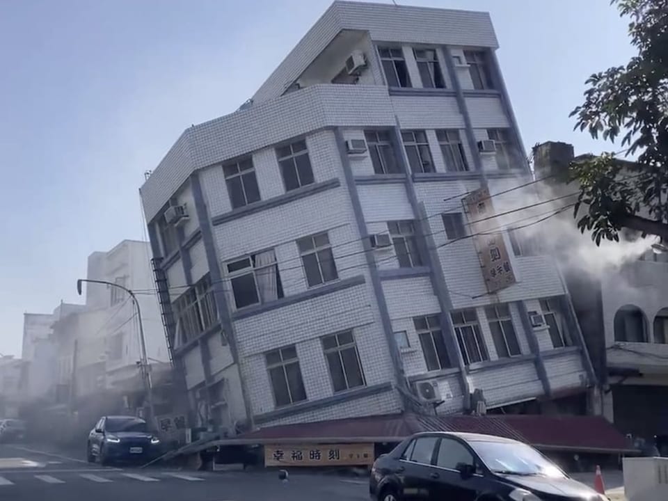 Ein Gebäude in Hualien, Taiwan, ist teilweise zusammengebrochen.