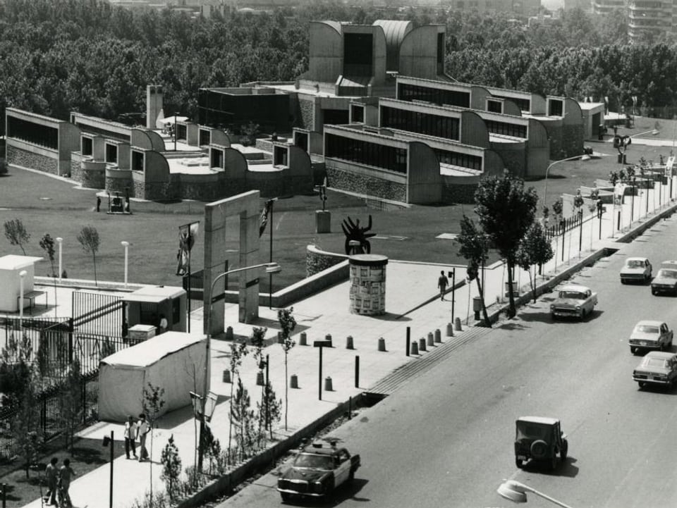 Das Tehran Museum of Contemporary Art bei seiner Eröffnung im Jahr 1977. 
