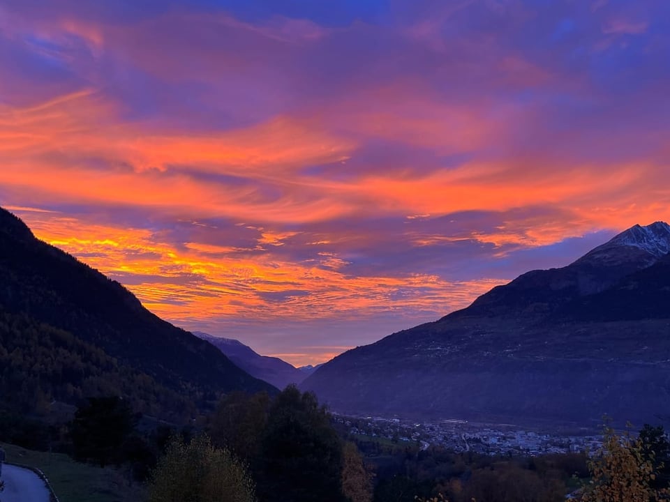 Ried-Brig Richtung Visp/VS Abendrot.