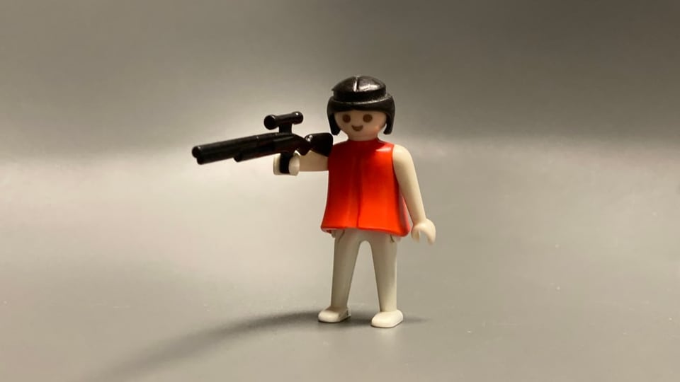 Plsymobilfigur mit Gewehr.