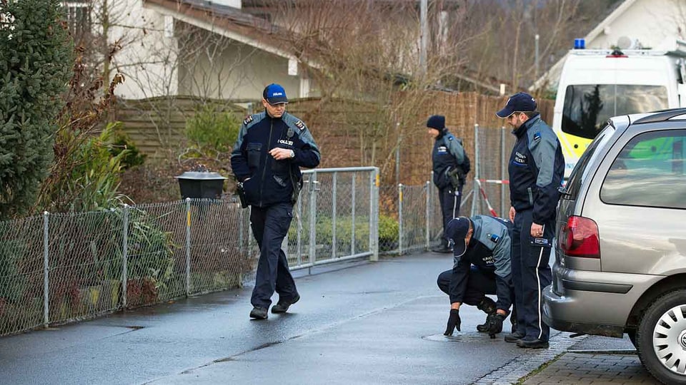 Polizisten am Tatort
