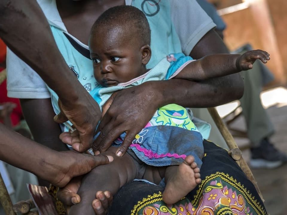 Ein Kind wird gegen Malaria geimpft.
