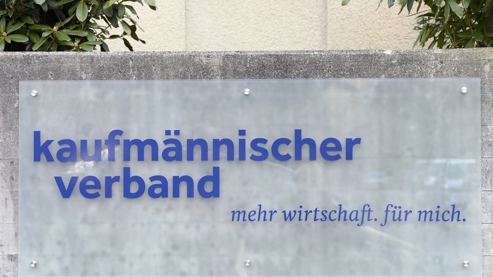 Schild des Kaufmännischen Verbands in Zürich.