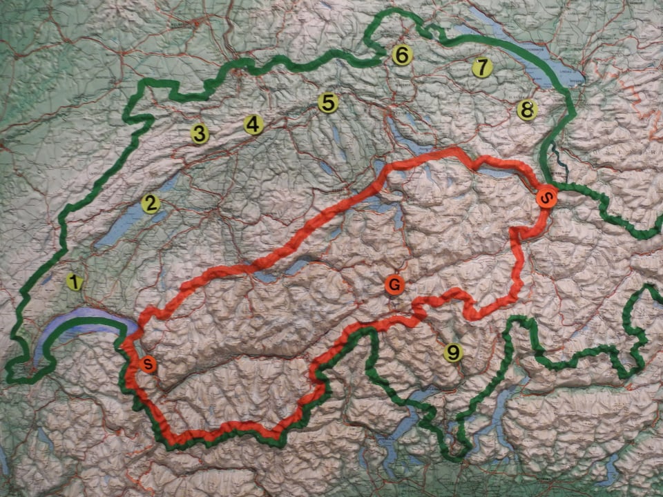 Eine geografische Karte der Schweiz.