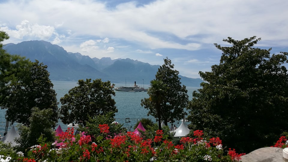 Blick von Montreux über den Genfersee in Richtung Evian.