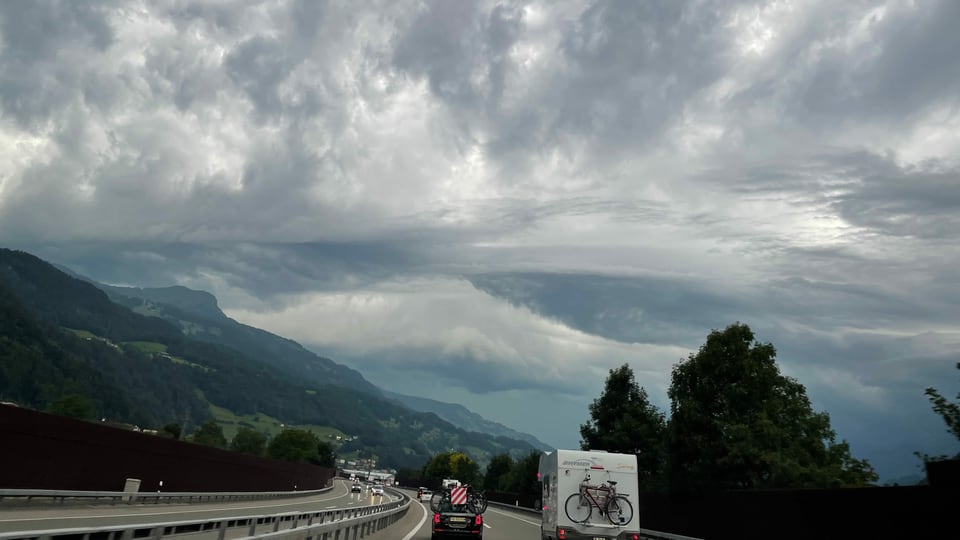 Gewitterwolken bei Mels.