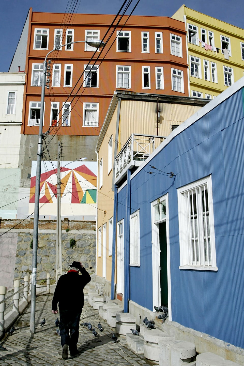 Häuser mit farbigen Fassaden