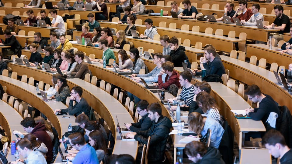 Immer mehr Studierende an der HSG: Rund 8'600 Studentinnen und Studenten haben sich für das Herbstsemesters in St. Gallen eingeschrieben.