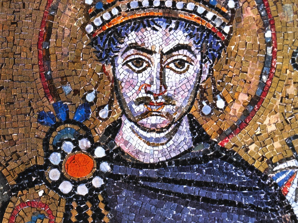 Mosaikbild des Kaisers Justinian mit viel Gold und Purpur