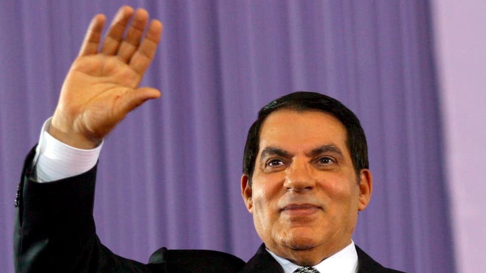 Der ehemalige tunesische Machthaber Ben Ali winkt