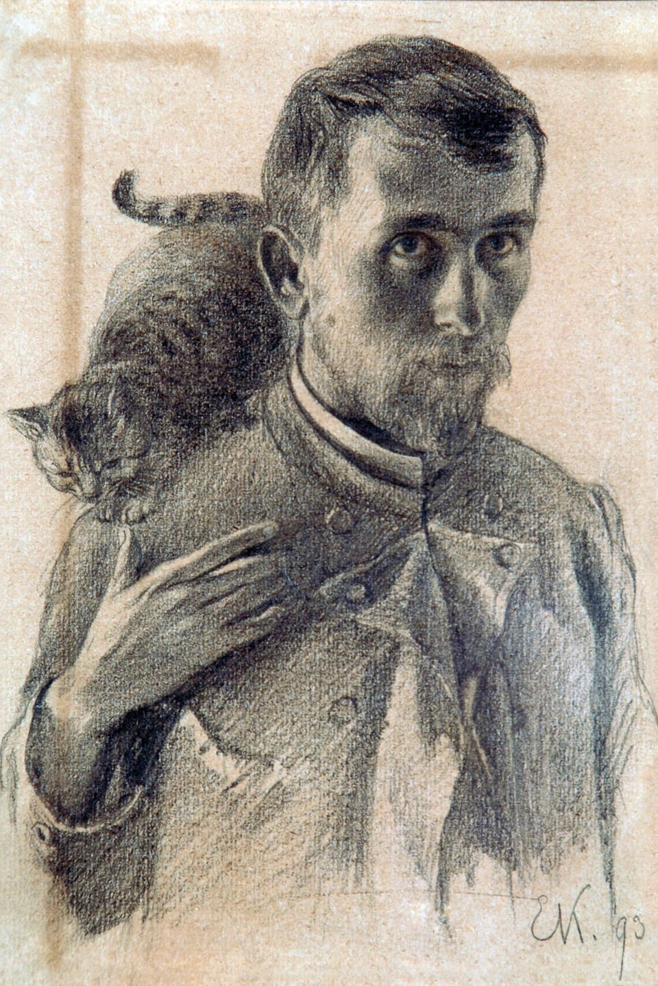 Ernst Kreidolf trägt auf den Schultern eine Katze.