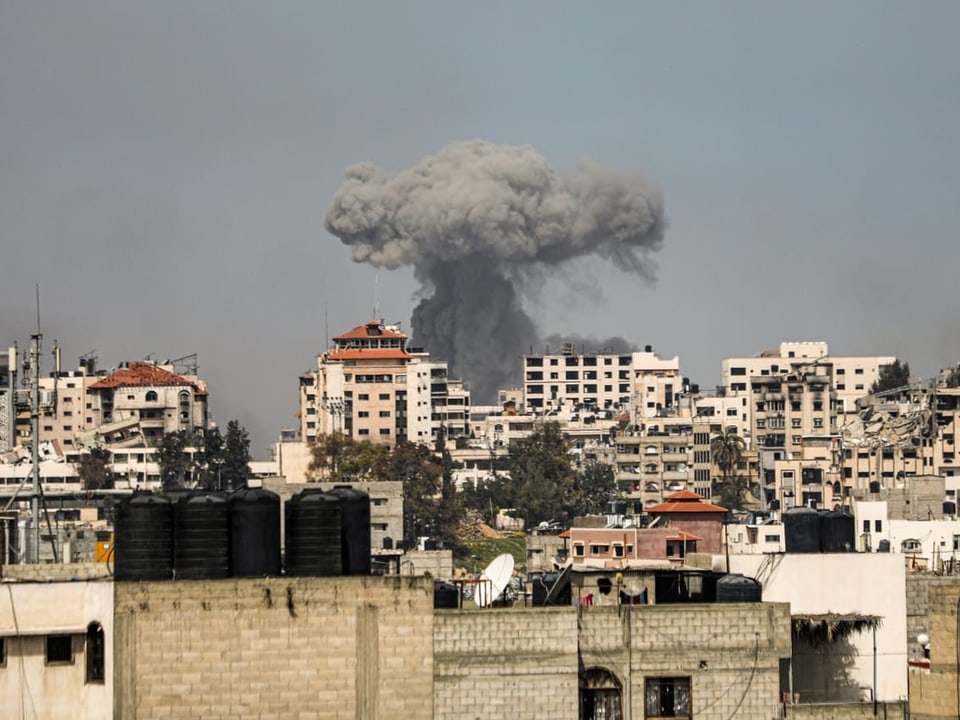 Rauch über dem Al-Shifa-Spitalsin Gaza-Stadt am 22. März 2024.