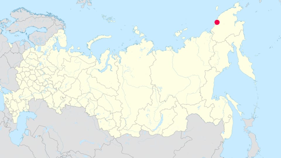 Karte von Russland mit einem roten Punkt bei der Stadt Pewek.