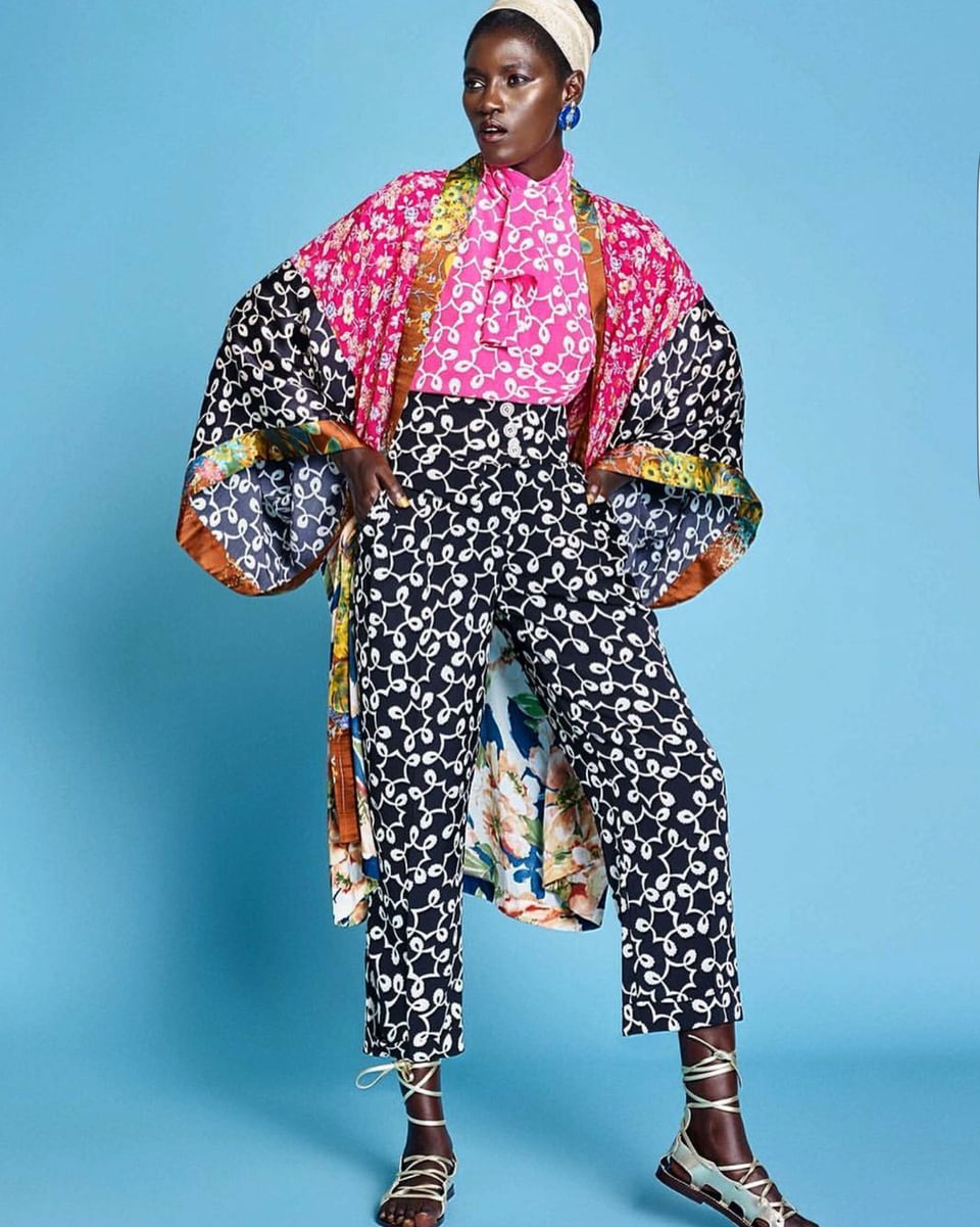 Modell mit Patchwork Kimono