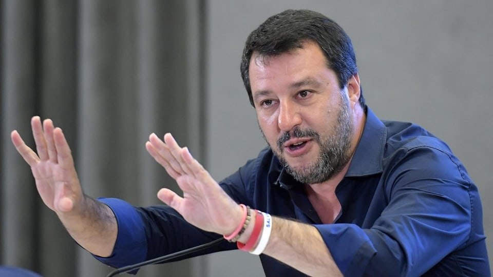 Matteo Salvini vor Mikrofon