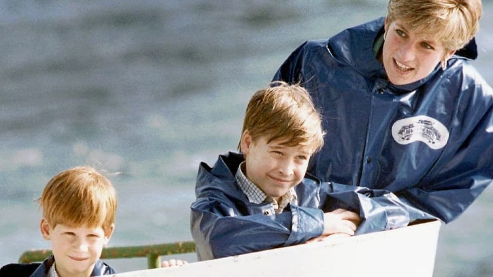 Diana 1991 mit ihren zwei Söhnen Harry (7) und William (9) auf einem Boot.