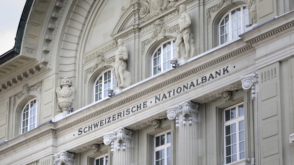 Die Schweizerische Nationalbank am Bundesplatz in Bern
