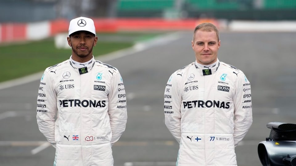 Lewis Hamilton und Valtteri Bottas bei der Präsentation des Mercedes W08.