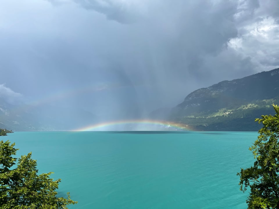 Regenbogen über Brienzersee 