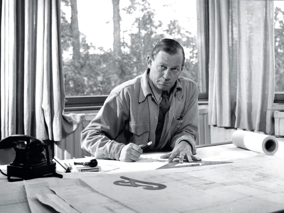 Alvar Aalto in seinem Atelier, 1945