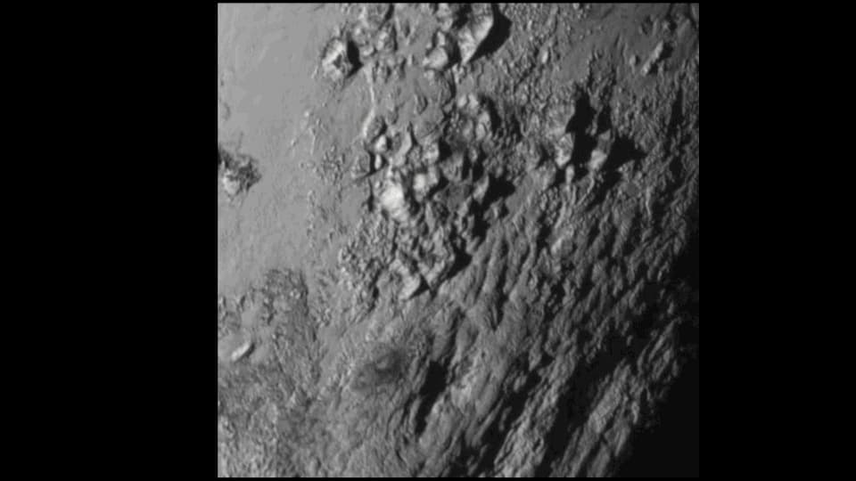 Animation mit verschiedenen Aufnahmen von Pluto