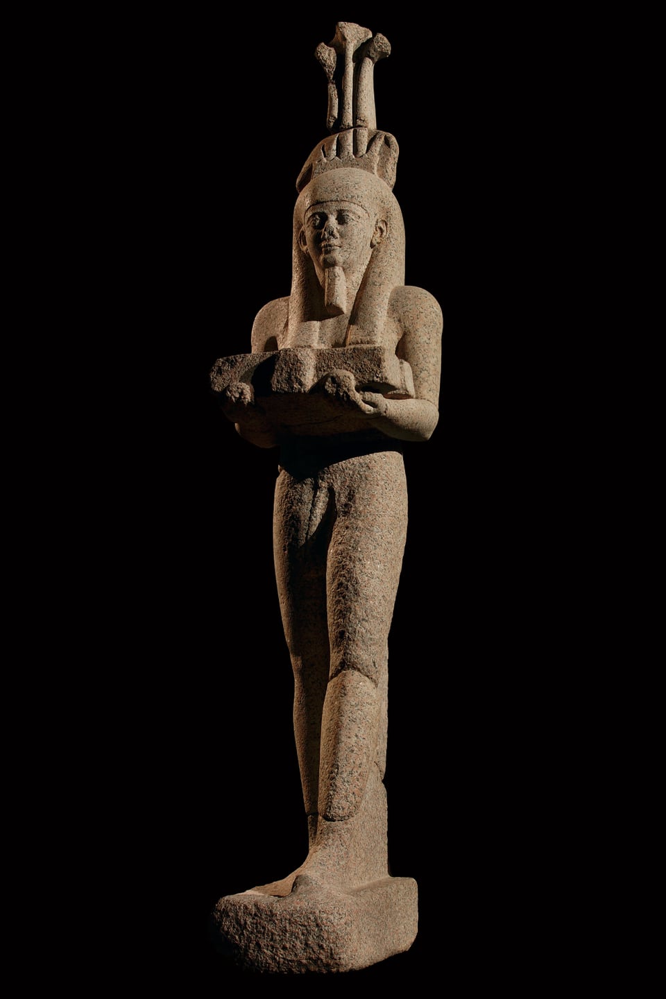 stehende ägyptische Steinstatue