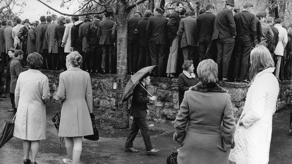 Frauen müssen Aussen vor bleiben – Landsgemeinde 1970.