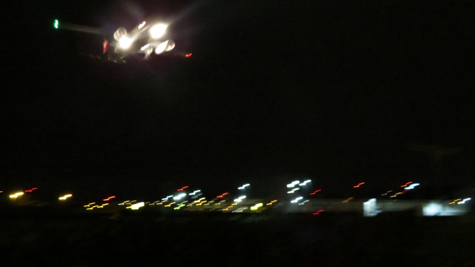 Flugzeug in der Nacht