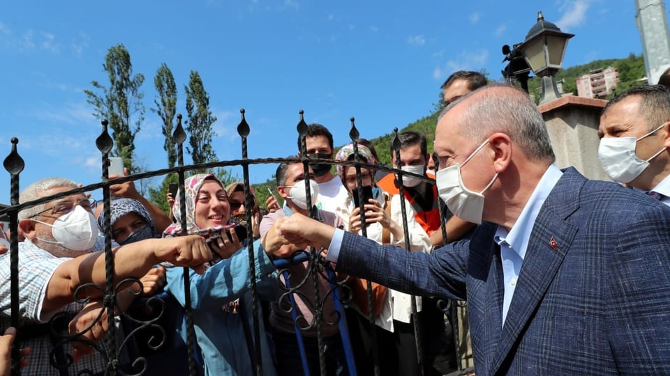 Erdogan im Krisengebiet bei den Leuten