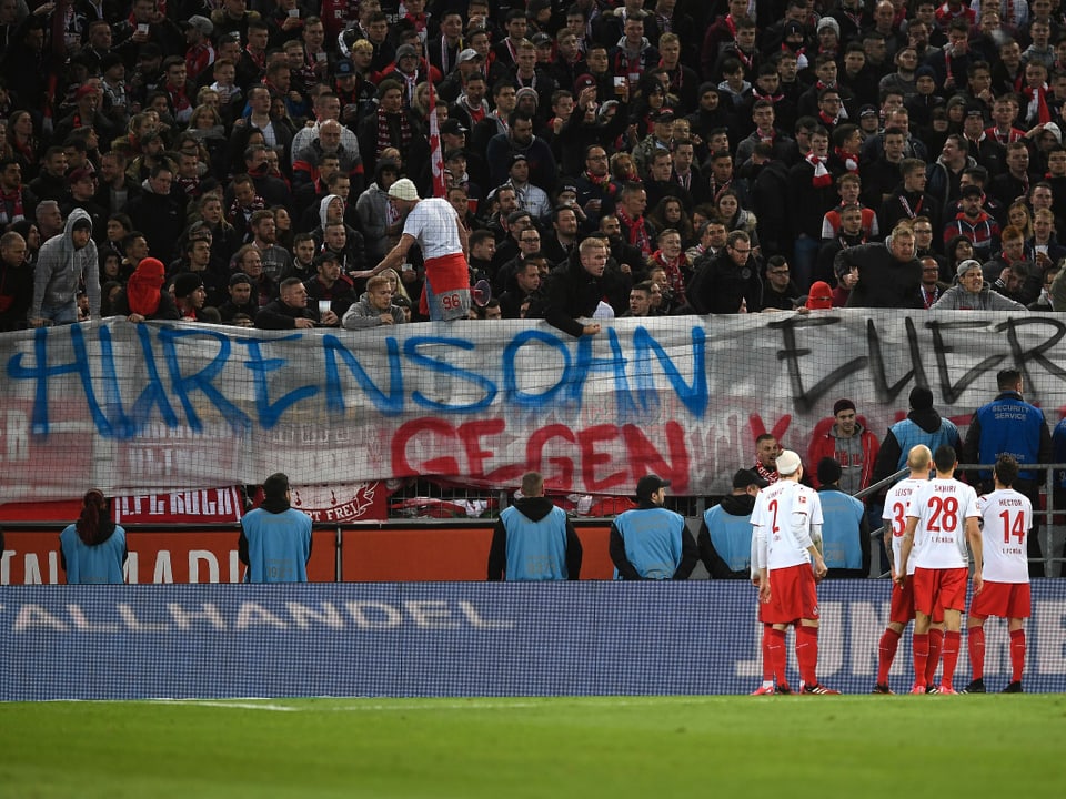 Köln-«Fans» mit Plakat.