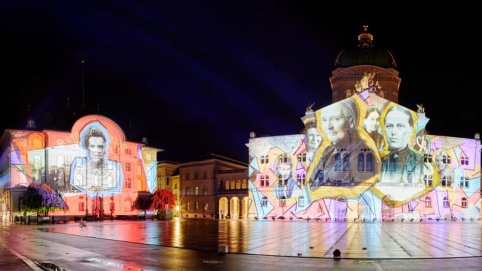 Projektion auf dem Bundeshaus in Bern