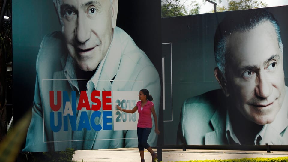 Wahlplakate des verstorbenen paraguayischen Präsidentschaftskandidaten Lino Oviedo.