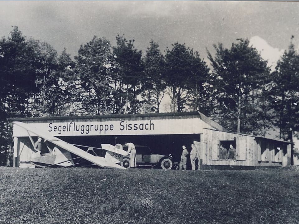 Historisches Foto der Baracke der Segelfluggruppe Sissach.
