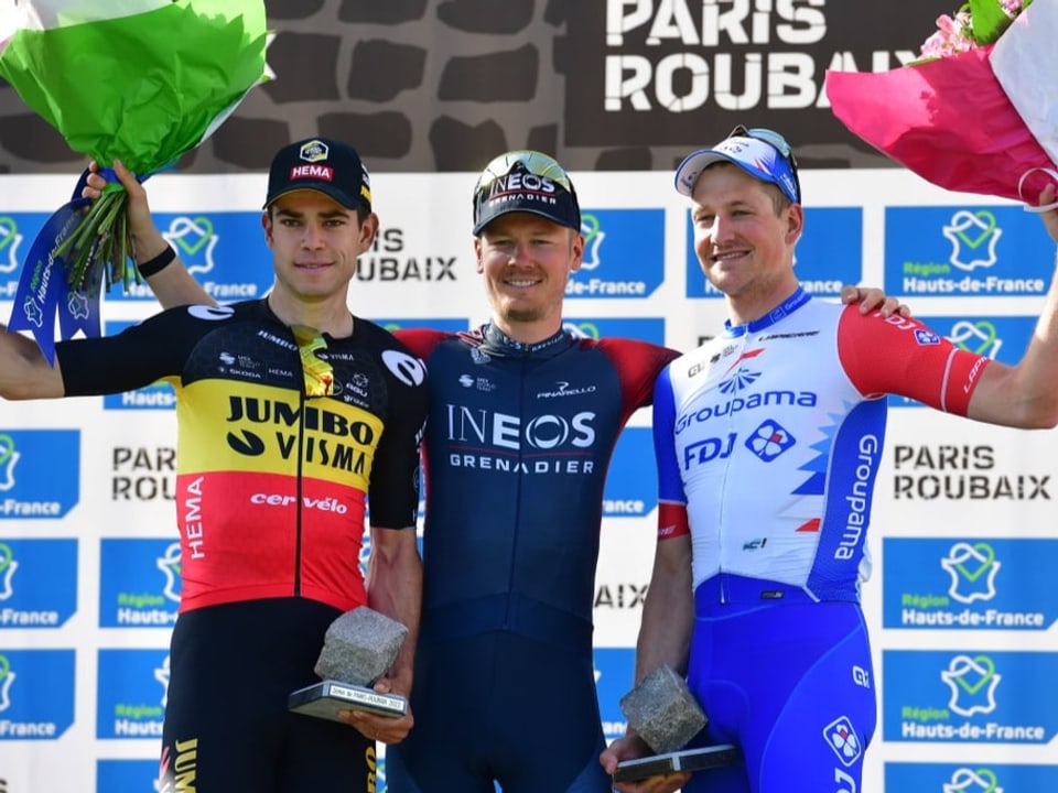 Strahlender Podestfahrer Podium Paris-Roubaix