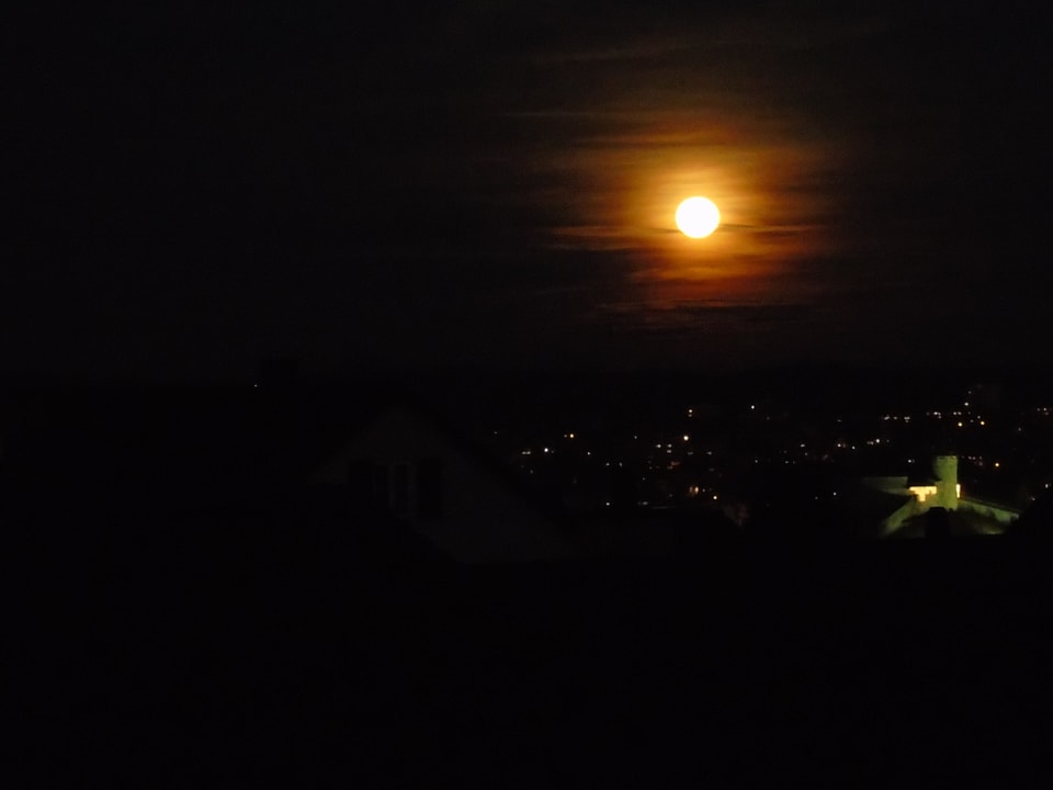 Aufgehender Mond über Schaffhausen