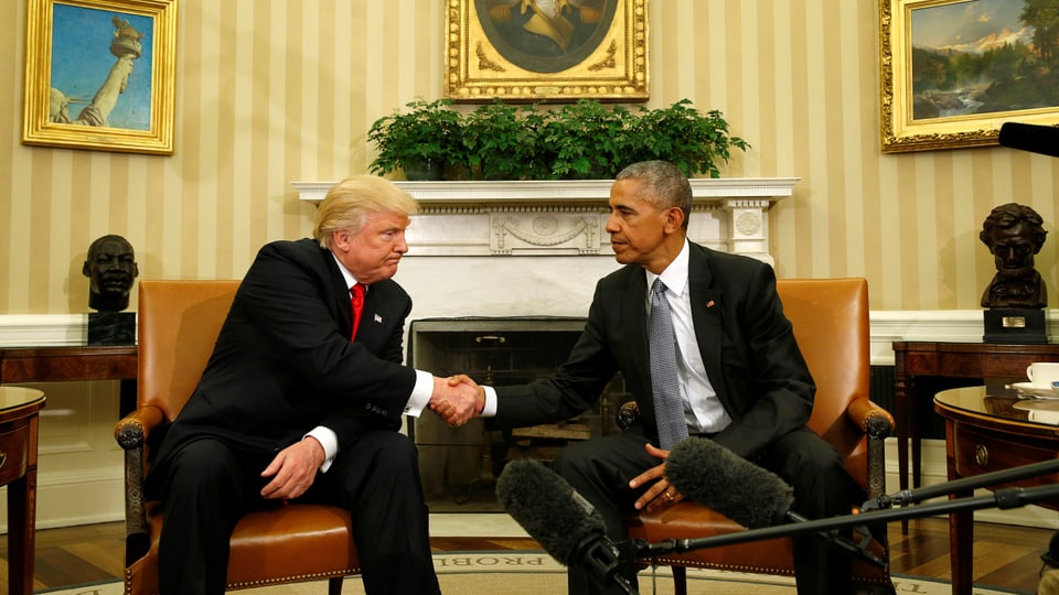 Obama und Trump geben sich die Hand