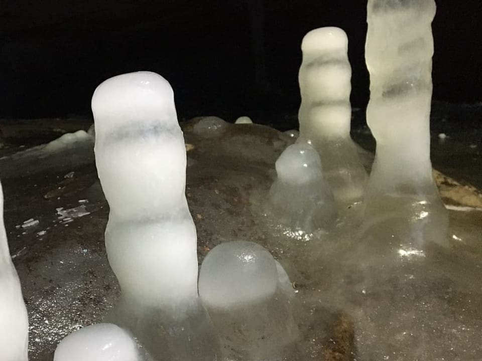 Eis-Stalagmiten.