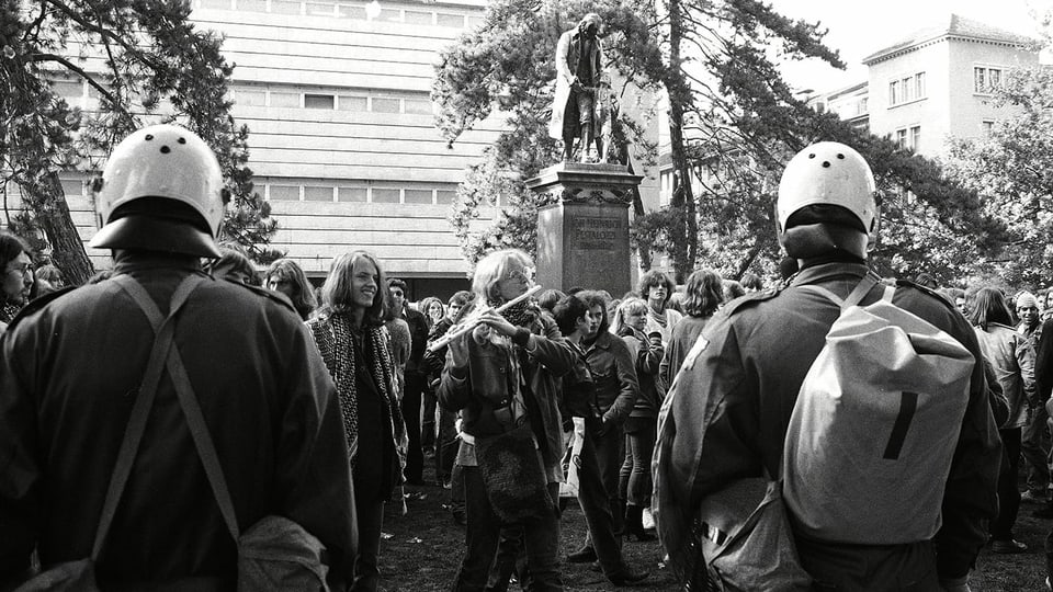 Protest mit Querflöte. Aufgenommen während einer Demonstration 1980.