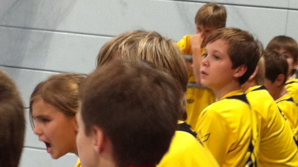 Junge Altdorfer Handballfans beim Derby gegen Kriens-Luzern