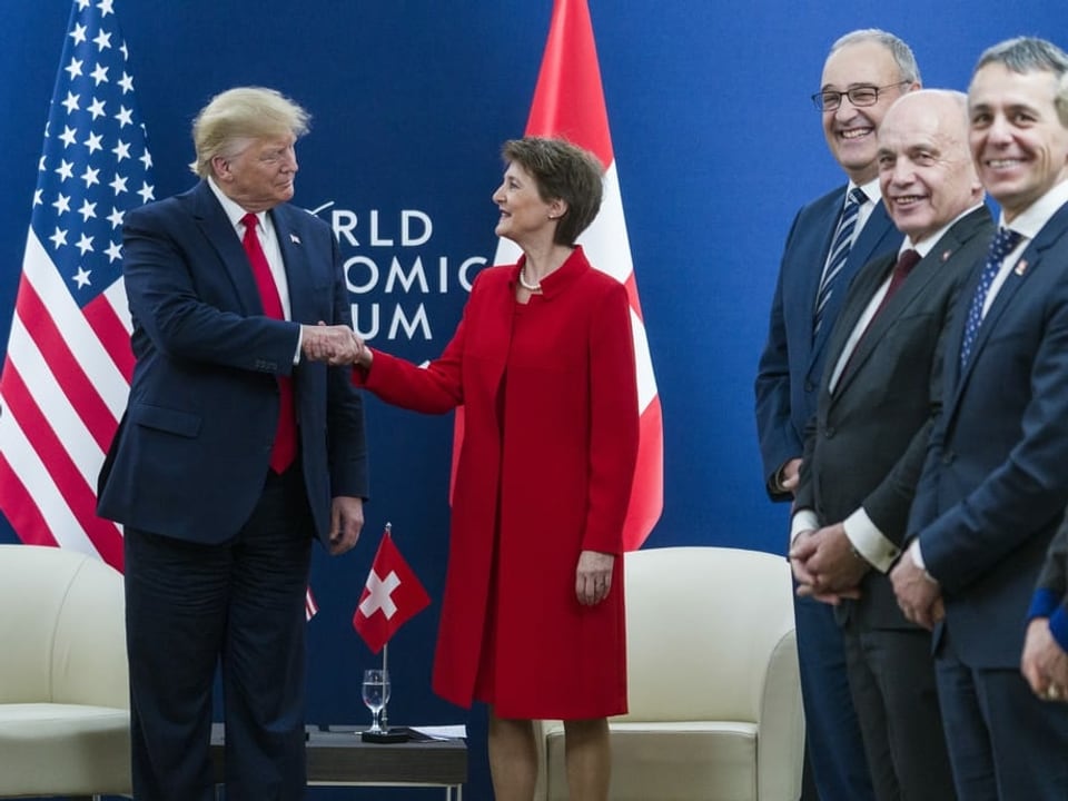 Sommaruga und Trump schütteln die Hand