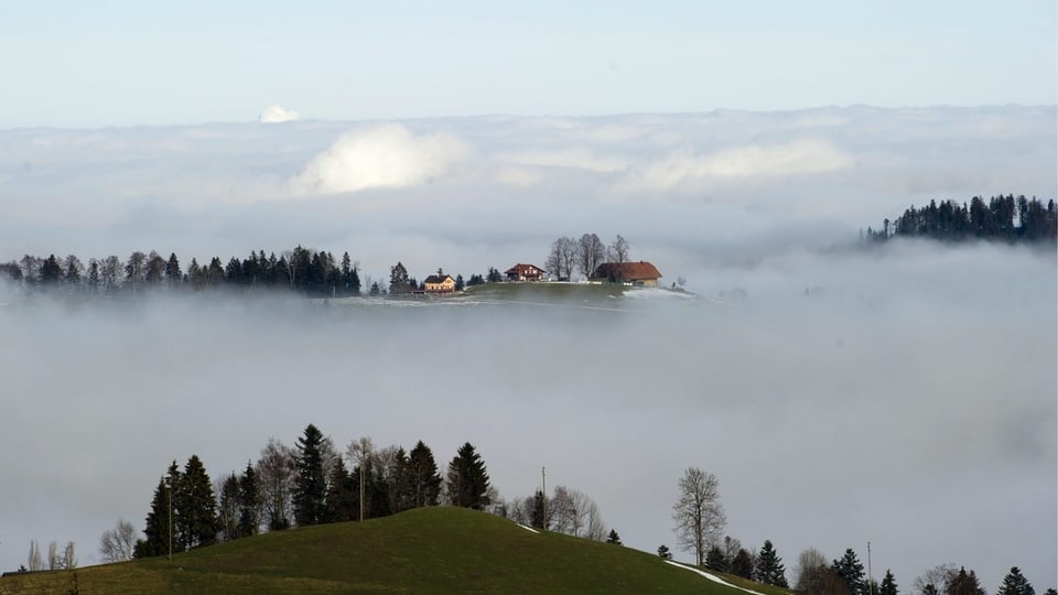 Bauernhof im Nebelmeer