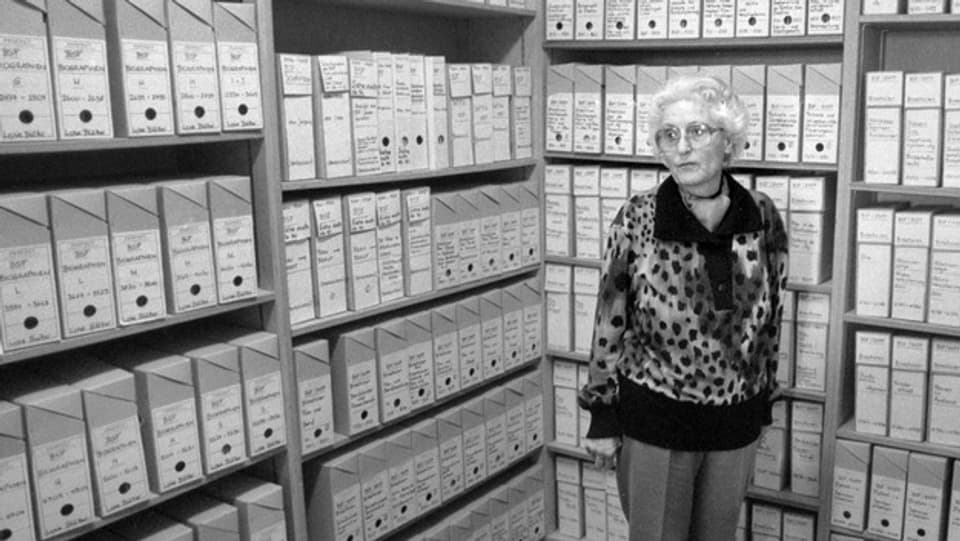 Marthe Gosteli in ihrem Archiv