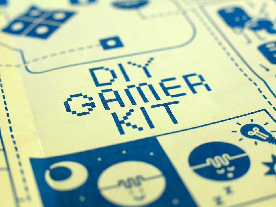 Ein Papierbogen mit Gamer Kit Schriftzug.