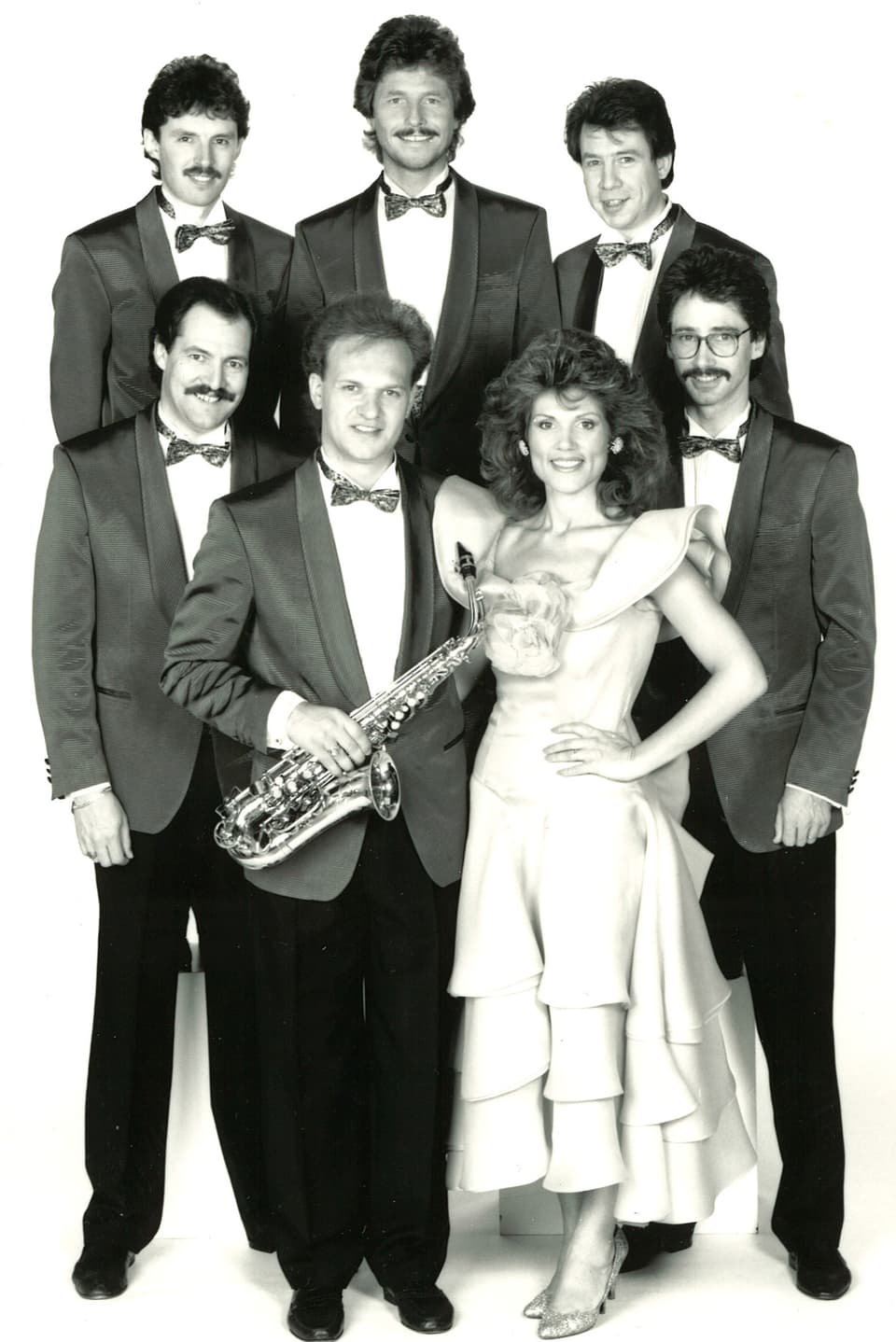 Gruppenbild mit Maja Brunner und den Musikern der Superländlerkapelle aus dem Jahr 1988.