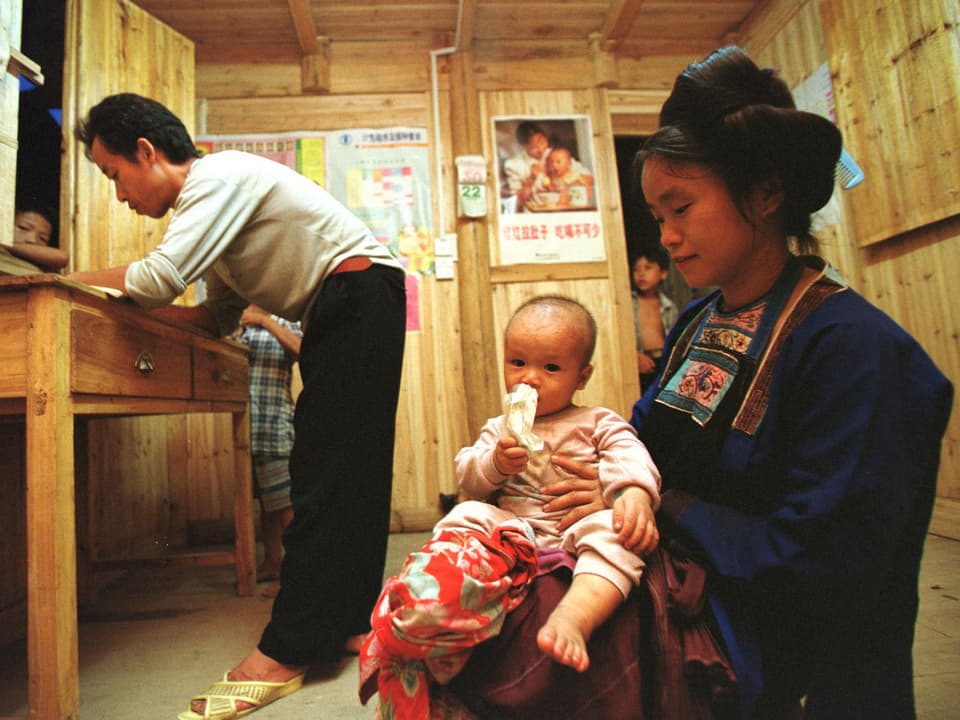 Chinesische Frau mit Kind