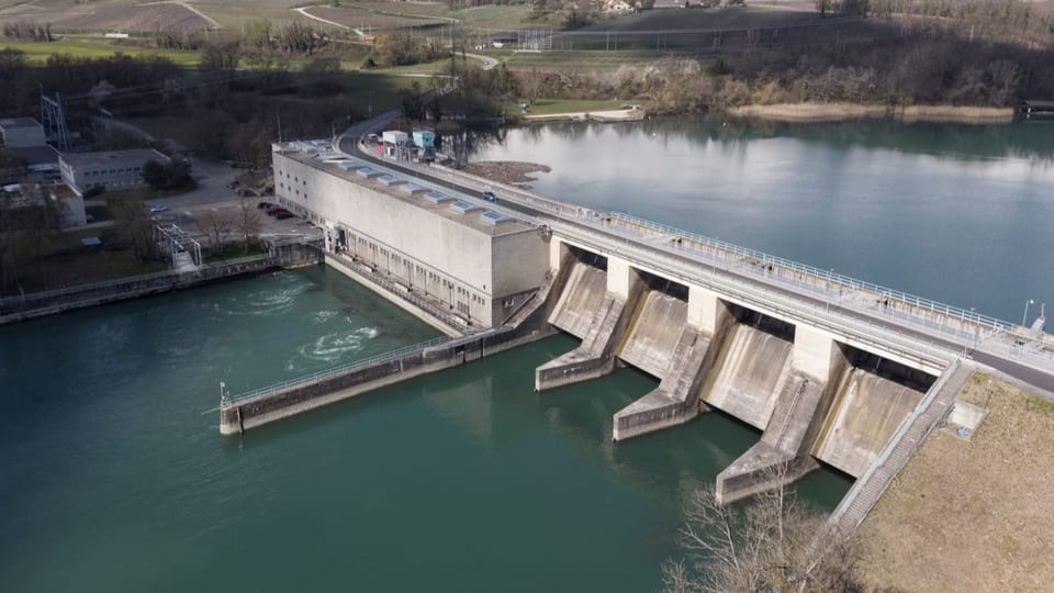 Die Staumauer Barrage de Verbois, eine Staustufe und ein Laufwasserkraftwerk auf der Rhone in Genf. 
