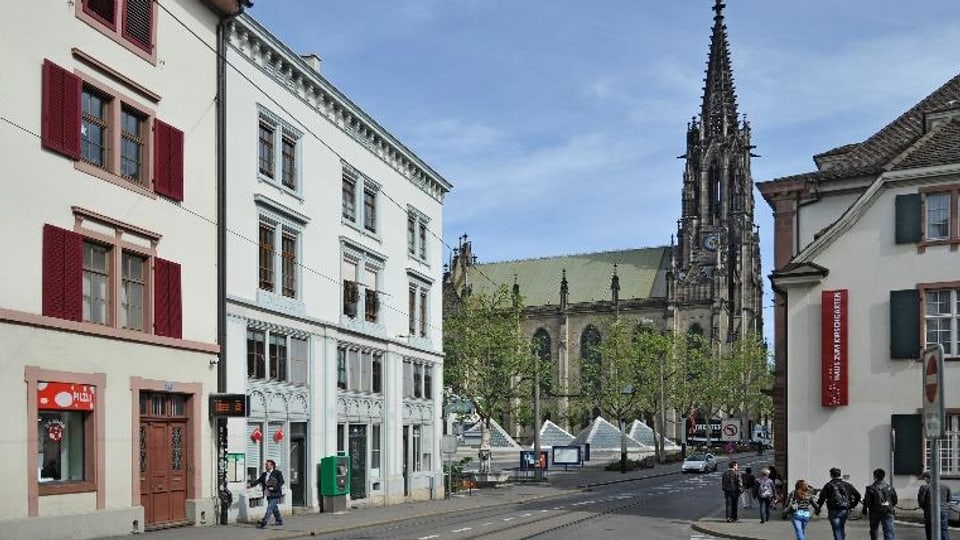 Blick durch die Elisabethenstrasse Richtung Elisabethenkirche.